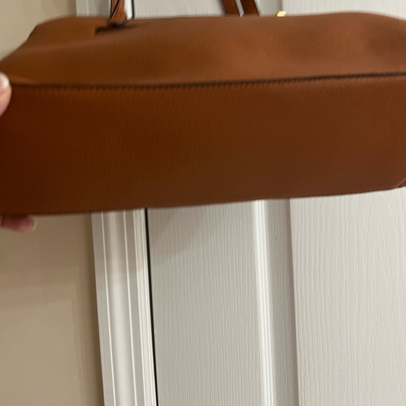 London Fog Shoulder Bag - Picture 3 of 4